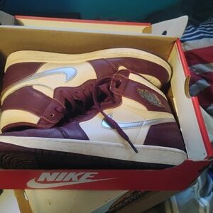 Nike Men's Maroon and White Athletic Shoes